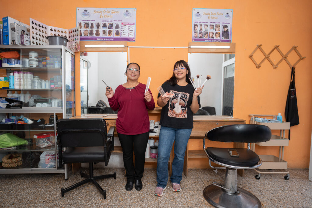 Two Guatemalan women work in a hair salon.